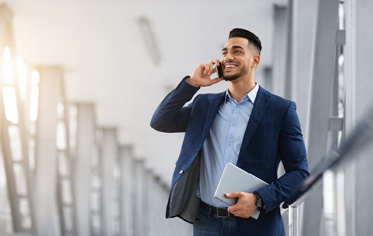 Insurance specialist om the phone